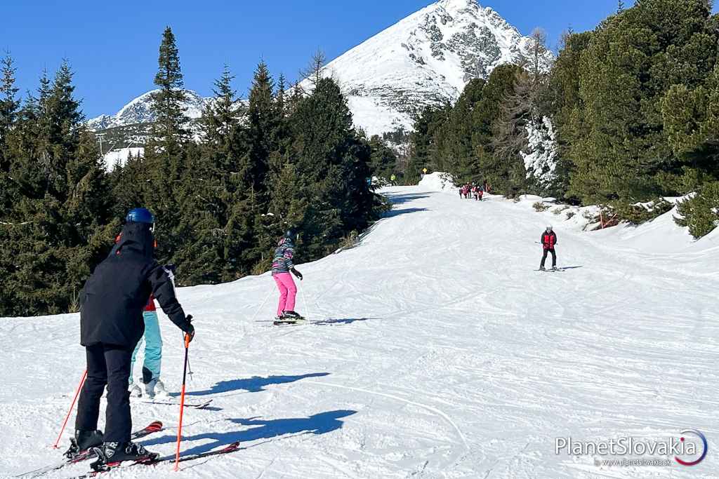 Trasa zimného výstupu na Predné Solisko počas zimnej lyžiarskej sezóny.