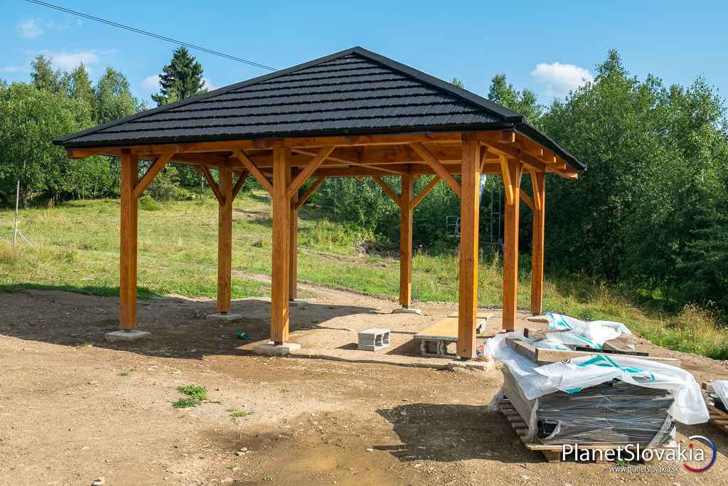 Prístrešok pro rozhľadni Polomské očko. Budúci úkryt pred nepohodou.