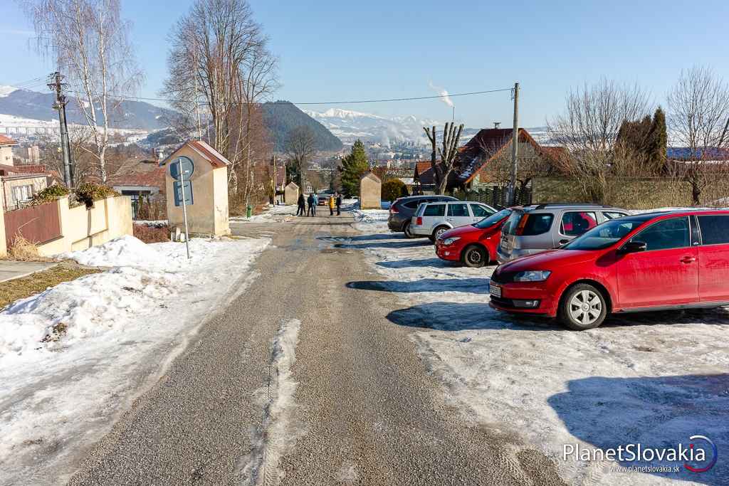 Parkovanie v Ružomberku v oblasti Kalvárie.