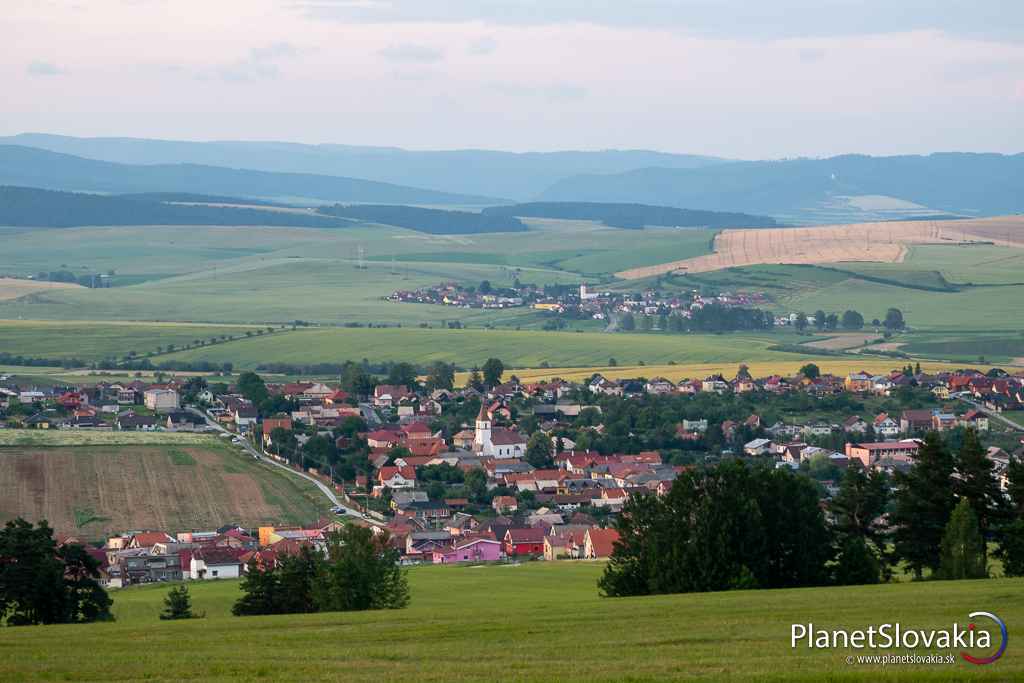 Pohľad na dedinku Spišské Tomášovce. Aj takéto výhľady sa vám vyskytnú na trase.