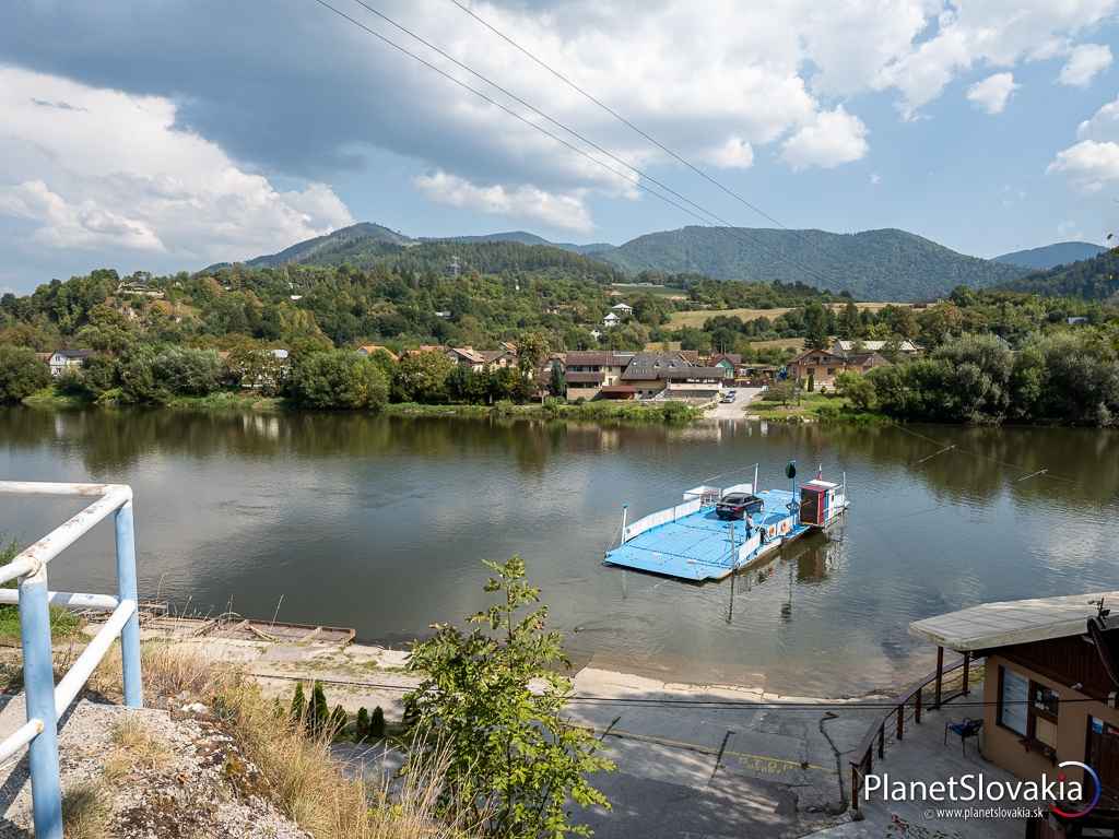 Miesto v Strečne z ktorého vás odvezie kompa. Nachádza sa kúsok od hlavnej cesty smerujúcej do Žiliny.
