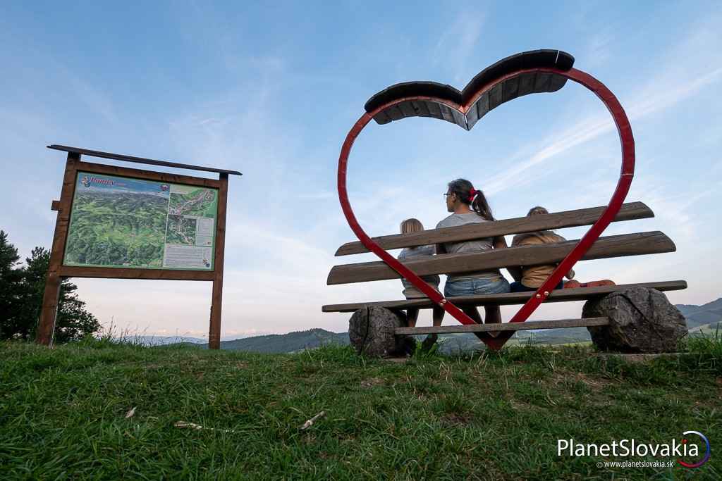 Lavička lásky, alebo lovespot Poniky.