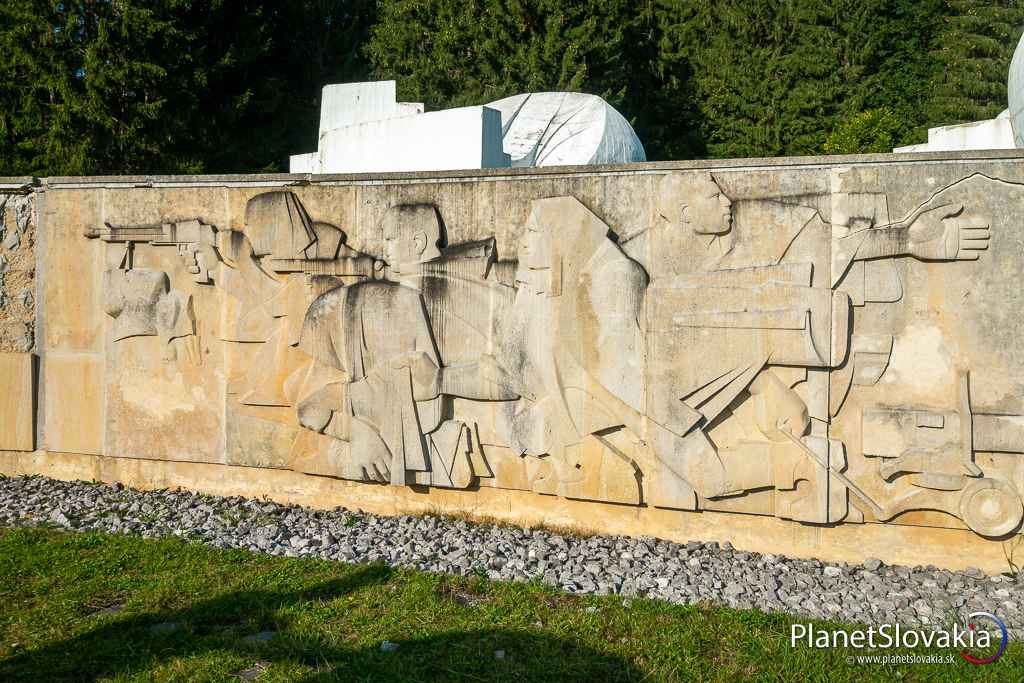 Detail reliéfu Pamätníka SNP Krpáčovo - Črmné.