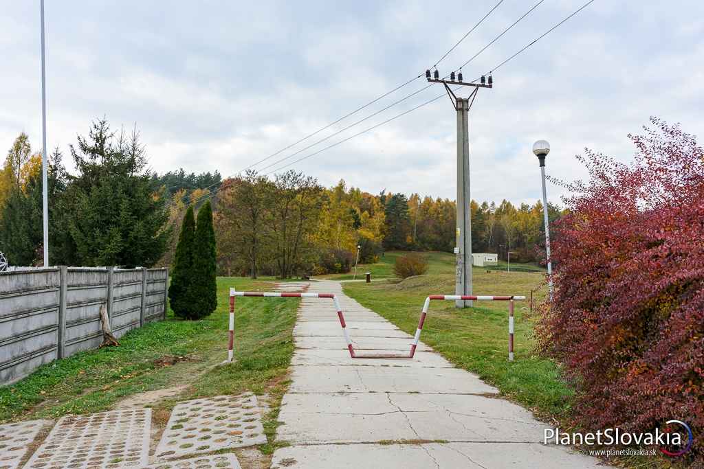 Priamo k Rímskym kúpeľom sa autom nedostanete. Bez problémov sa sem však dostanete pešo, či na bicykli.
