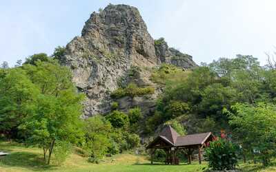 Soví hrad v Šuriciach – skala, či hrad?
